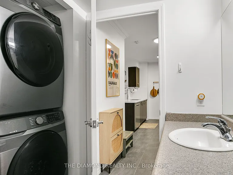 61 Heintzman St #1501 — Photo 34