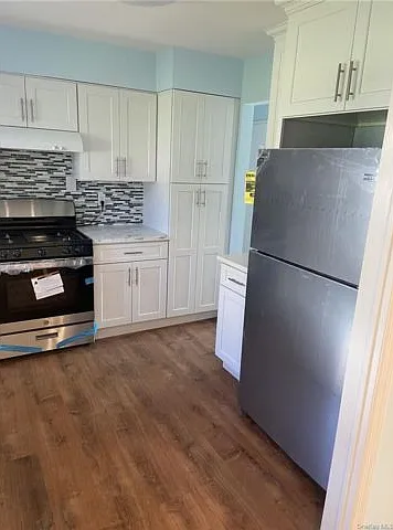 2 bed, 2.0 bath, 1066 sqft, $3,600 — Photo 2