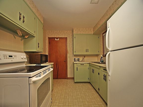 5th image of 1121 Williams Ave