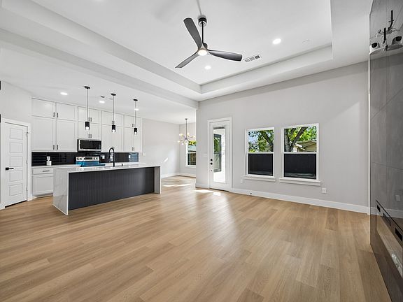 3rd image of 2518 Jeff St