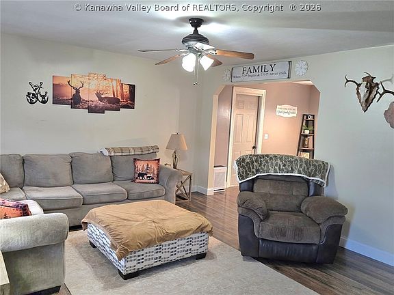 4th image of 50 Carney Dr