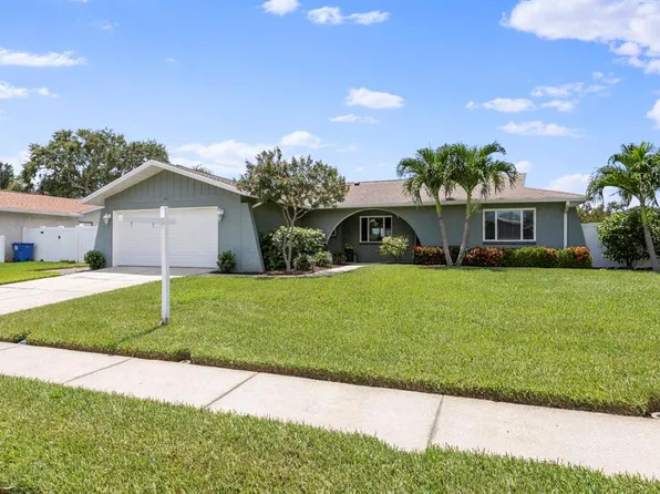 5800 Tanglewood Dr NE, Saint Petersburg, FL 33703