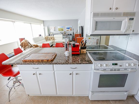 4th image of 1600 Center Ave APT 15F