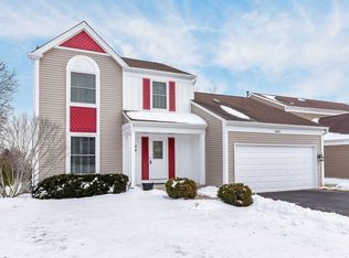 841 Hawk Ln, Carol Stream, IL 60188