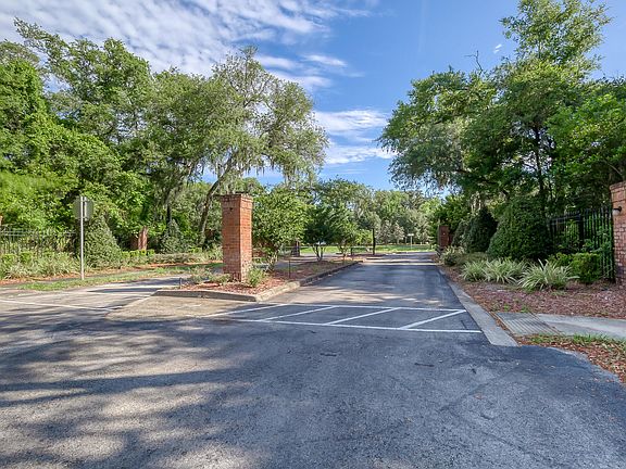 3rd image of 4144 Riverview Cir