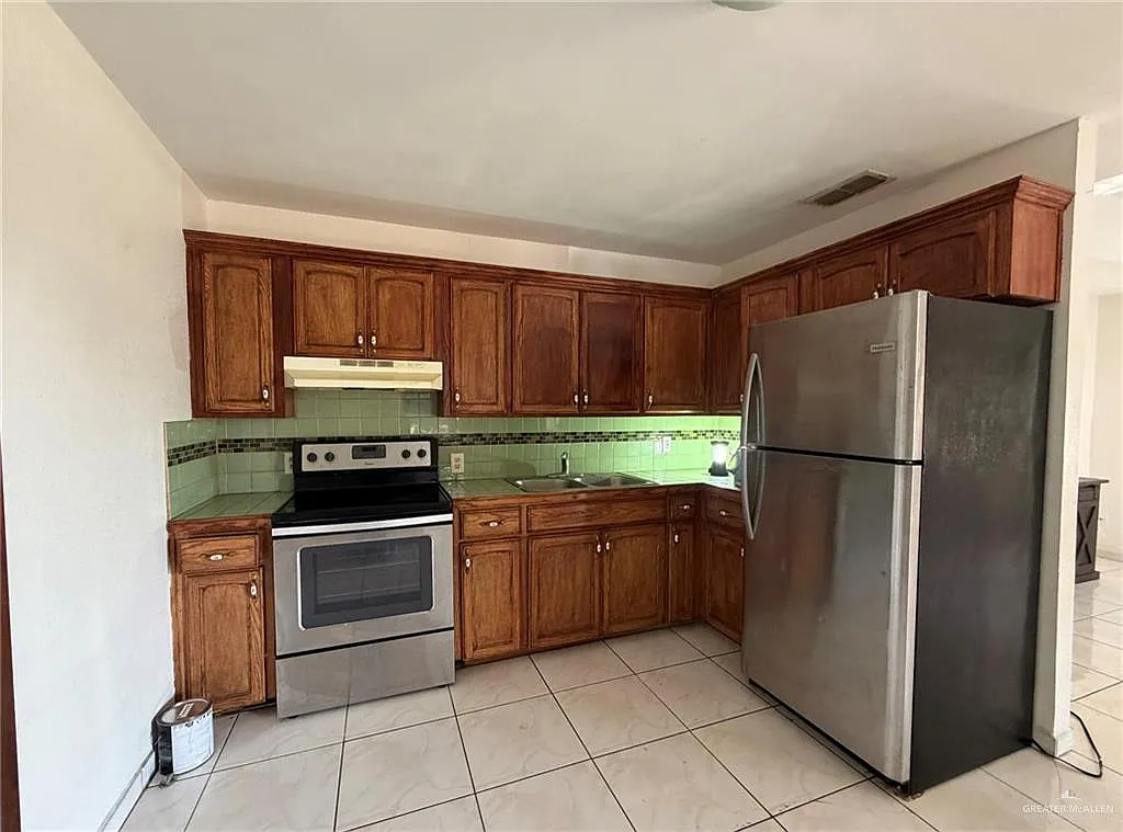 3 bed, 1.5 bath, 975 sqft, $1,350 — Photo 4