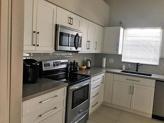 5th image of 4861 Yardarm Ln