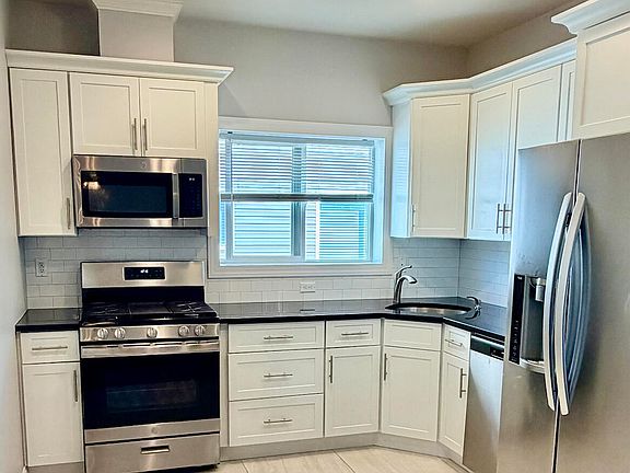 3rd image of 415 Willowbrook Rd #1