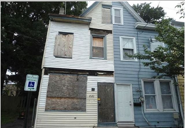 2nd image of 820 Anderson St