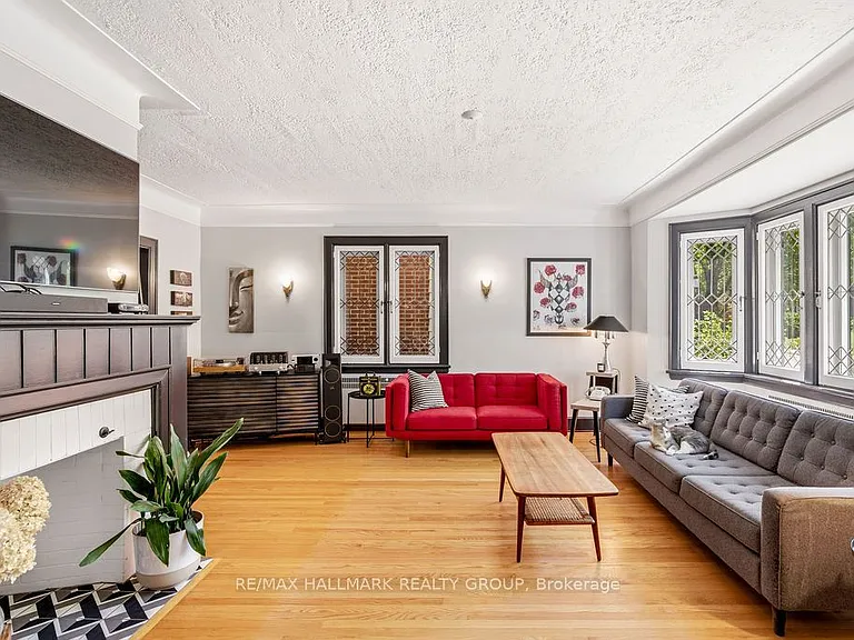 379 Hamilton Ave S — Photo 3