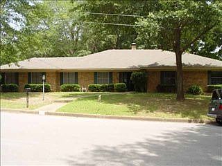 1st image of 609 Dorchester Dr