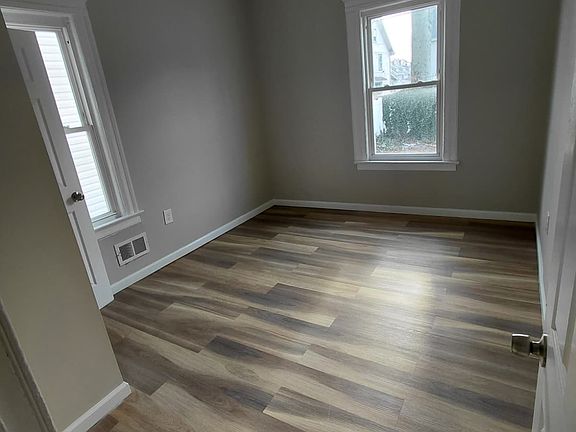 4th image of 25 Edgar St #B1