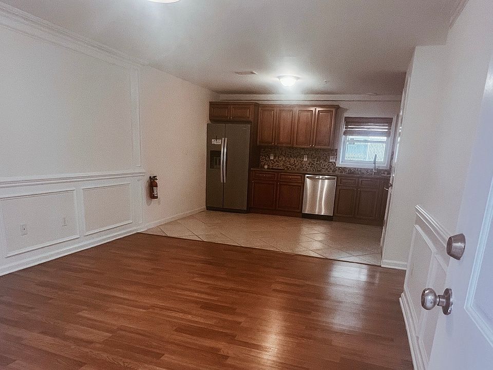 1st image of 169 Clifford St #1