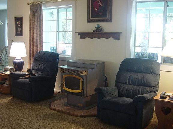 Living Rm w/catheral cieling