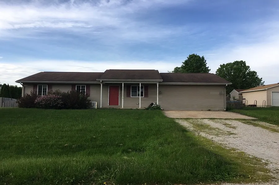 607 Valley View Dr photo 1