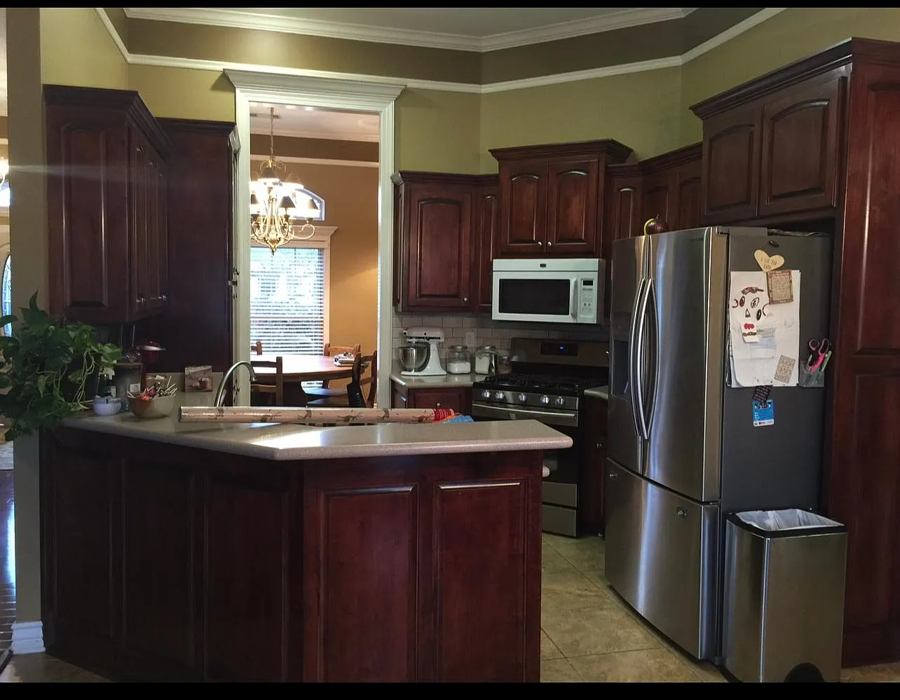 5 bed, 2600 sqft, $2,700 — Photo 1