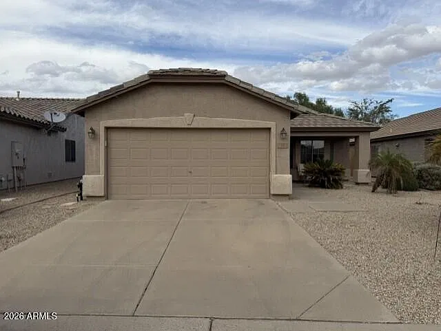 3 bed, 2.0 bath, 1416 sqft, $1,725 — Photo 1