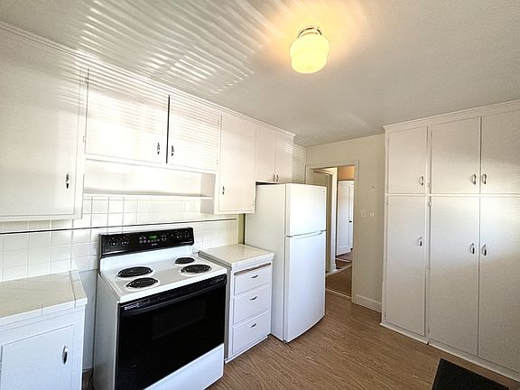 5th image of 680 S Elizabeth St #2