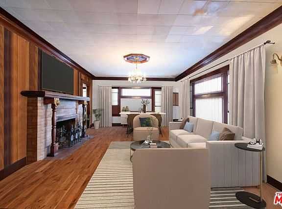 3rd image of 118 N Manhattan Pl