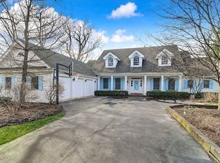 8285 Steepleside Dr, Burr Ridge, IL 60527