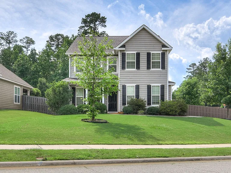 344 Colonnades Dr — Photo 1
