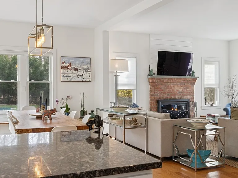 115 Park St — Photo 12