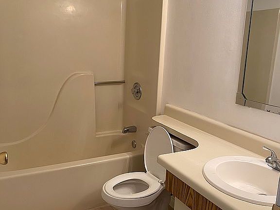 4th image of 1515 Huntington Ln APT 416