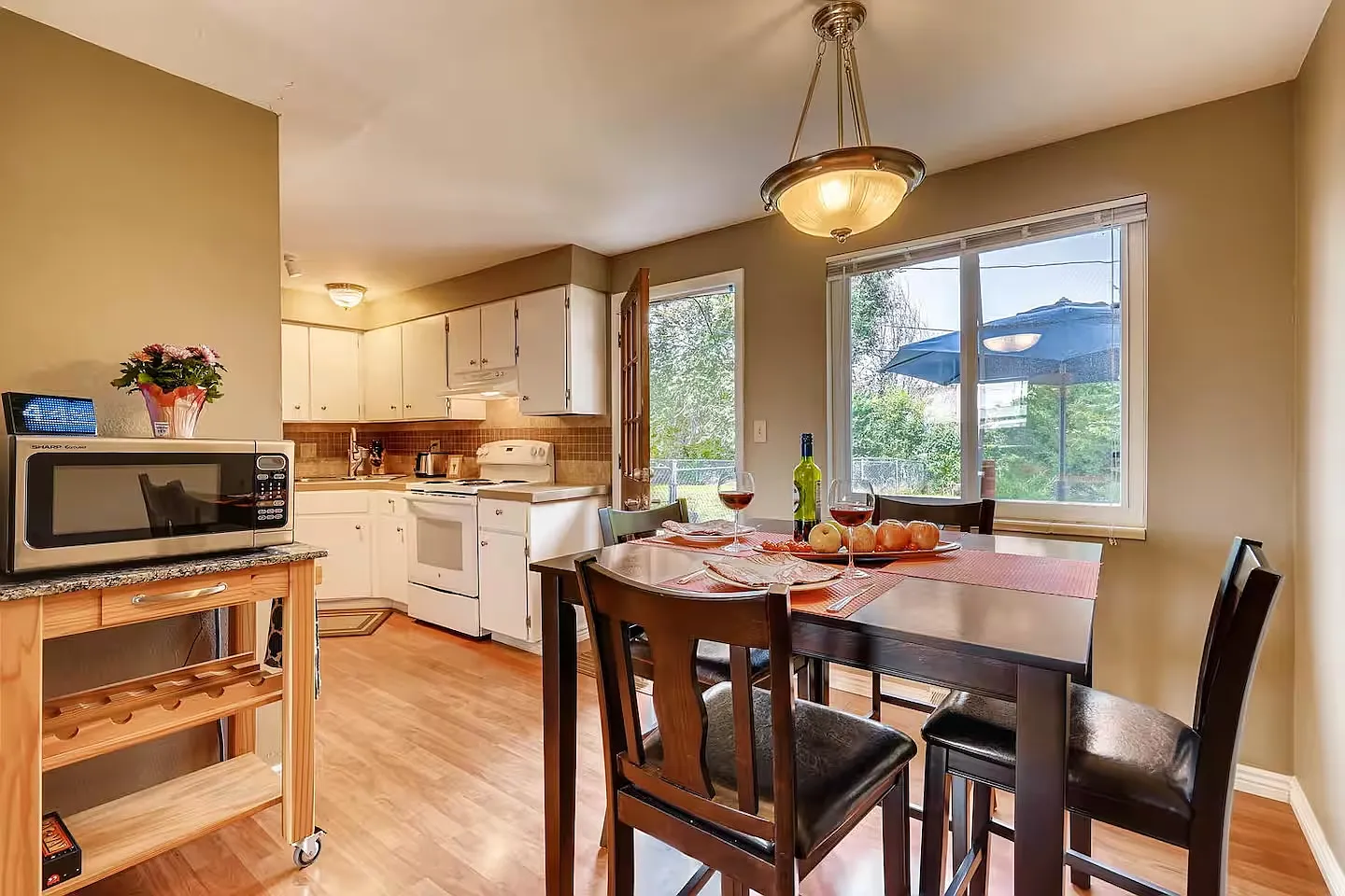 2 bed, 1.5 bath, 900 sqft, $2,595 — Photo 3