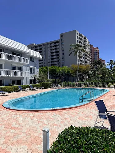 100 Edgewater Dr Photo 1