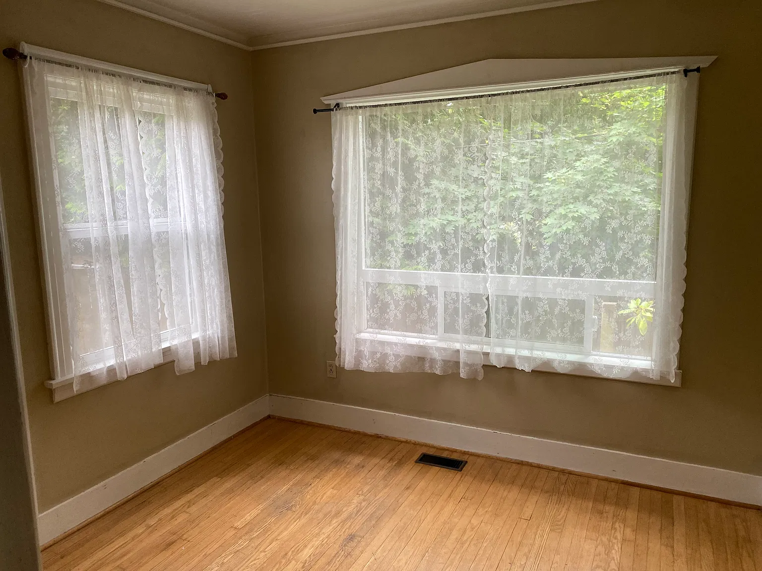 5 bed, 1430 sqft, $700 — Photo 3