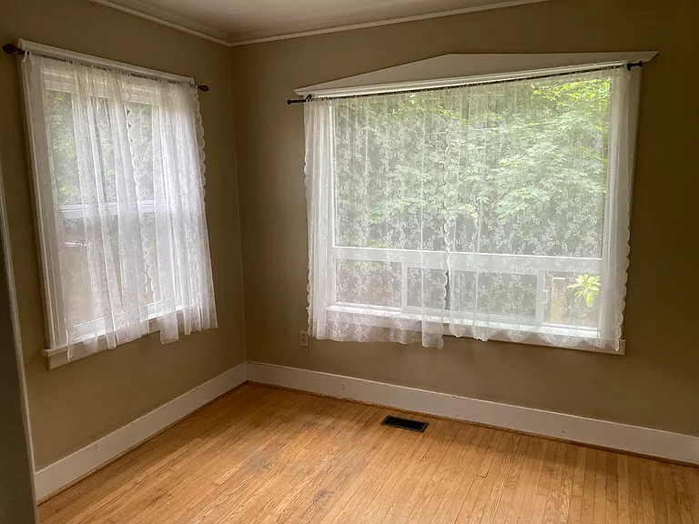 737 SW Taylors Ferry Rd — Photo 3