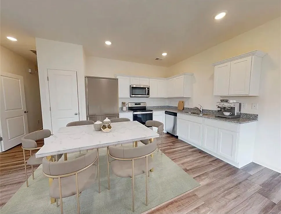 3 bed, 2.5 bath, 1422 sqft, $2,100 — Photo 2