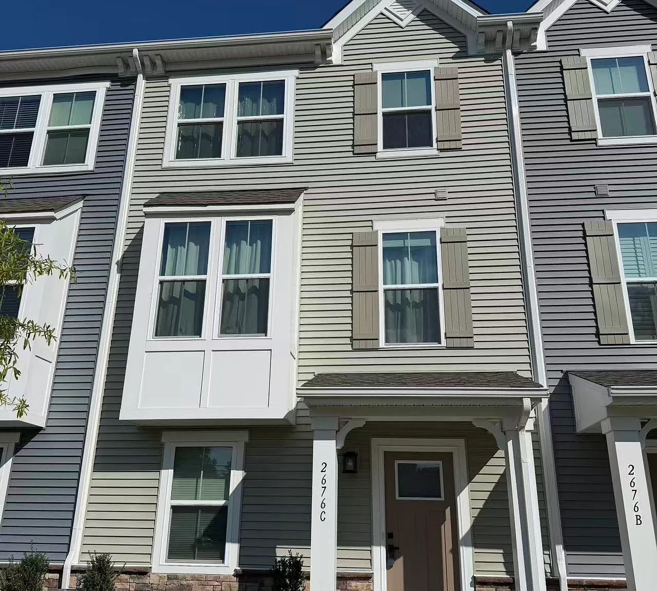 3 bed, 2.5 bath, 1792 sqft, $2,600 — Photo 3