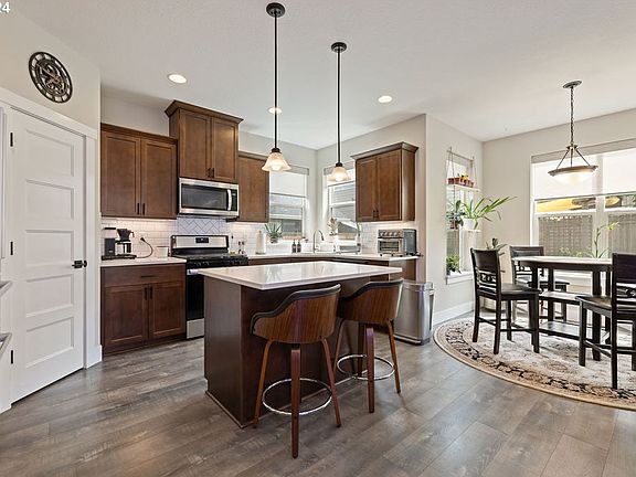 3rd image of 2213 NE Brendan Cir