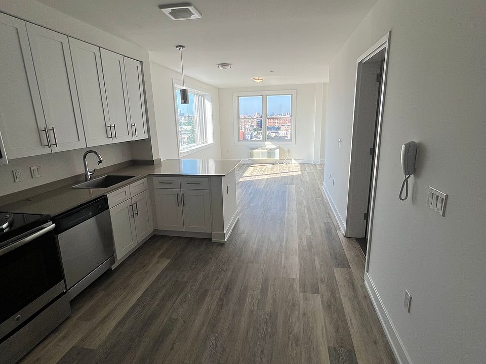 1st image of 130 37th St #8