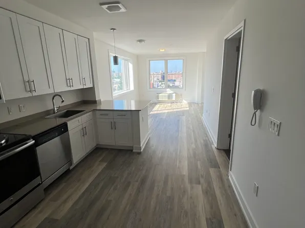 130 37th St #8, Union City, NJ 07087