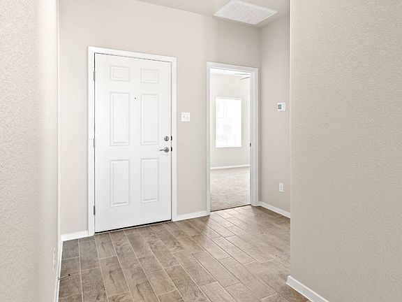 5th image of 441 Hortus Dr