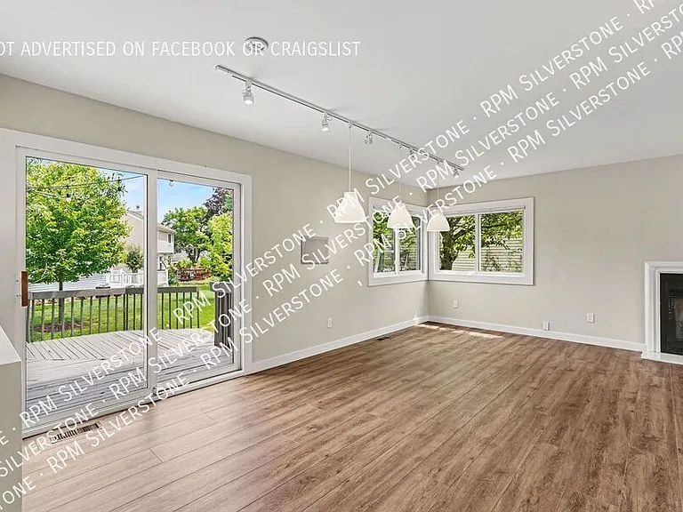 452 Farmridge Ct — Photo 8