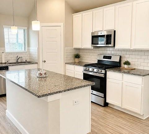 3rd image of 8150 Royal Breeze Dr