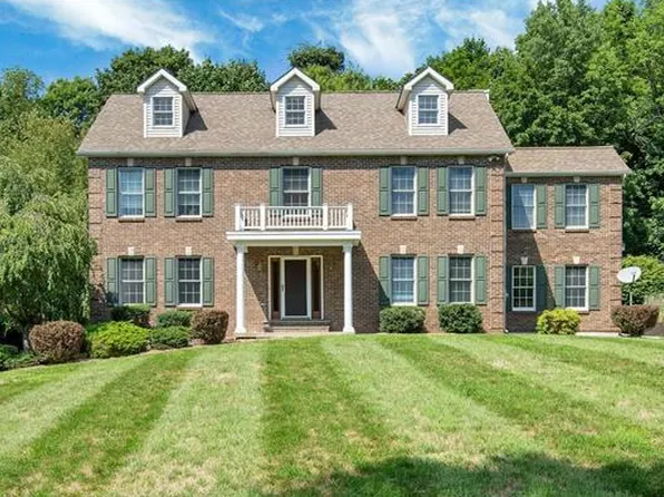 4 Kristen Leah Ln, Salisbury Mills, NY 12577