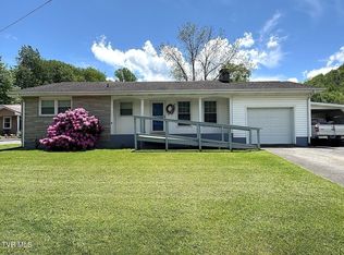 512 Cloudland Dr, Roan Mountain, TN 37687