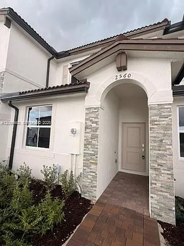 3 bed, $2,580 — Photo 2