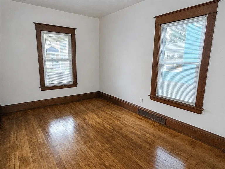 52 Winterroth St — Photo 4
