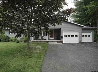 10 Swiss Ct, Colonie, NY 12205