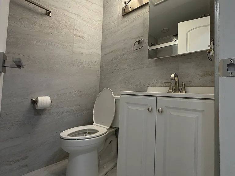 5525 N Chester Ave #42 — Photo 29
