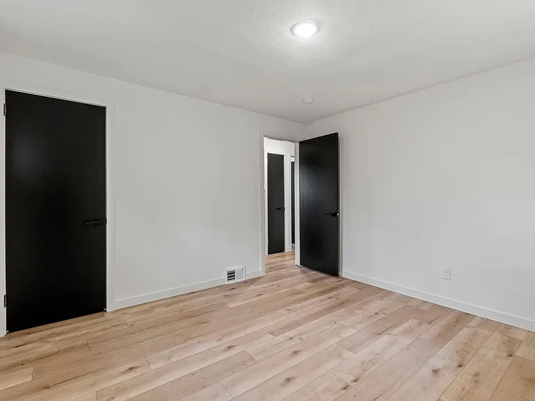131 S Joslyn Dr — Photo 9