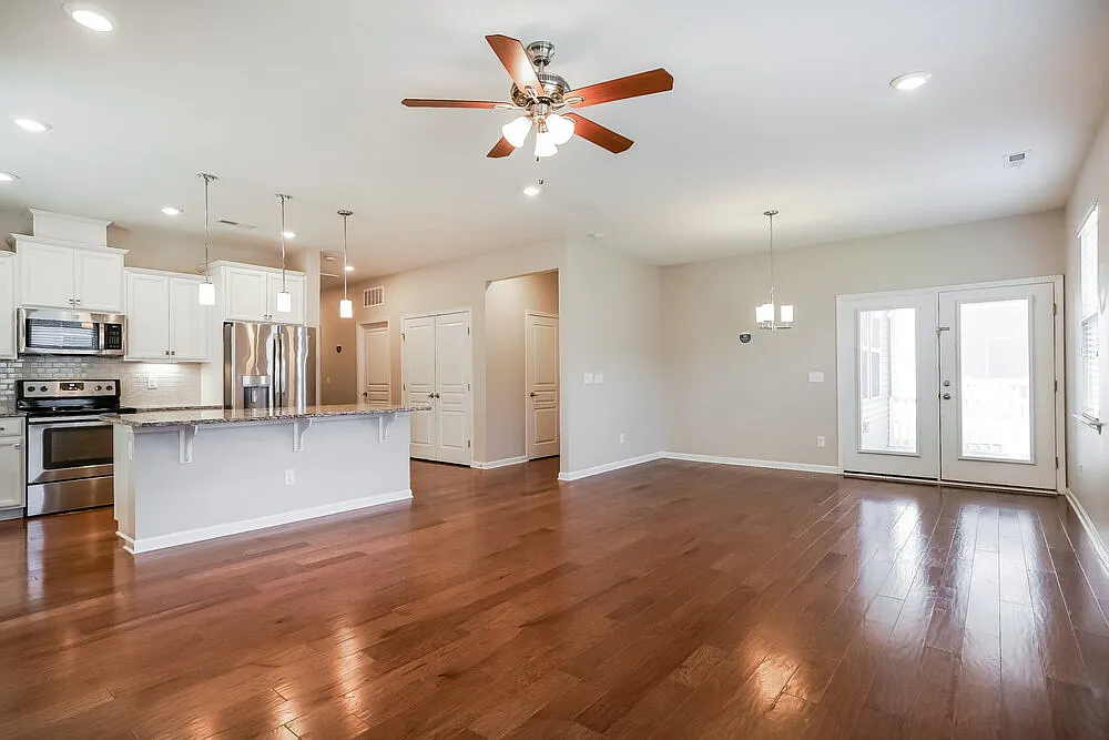 3 bed, 2.0 bath, 1520 sqft, $1,875 — Photo 4