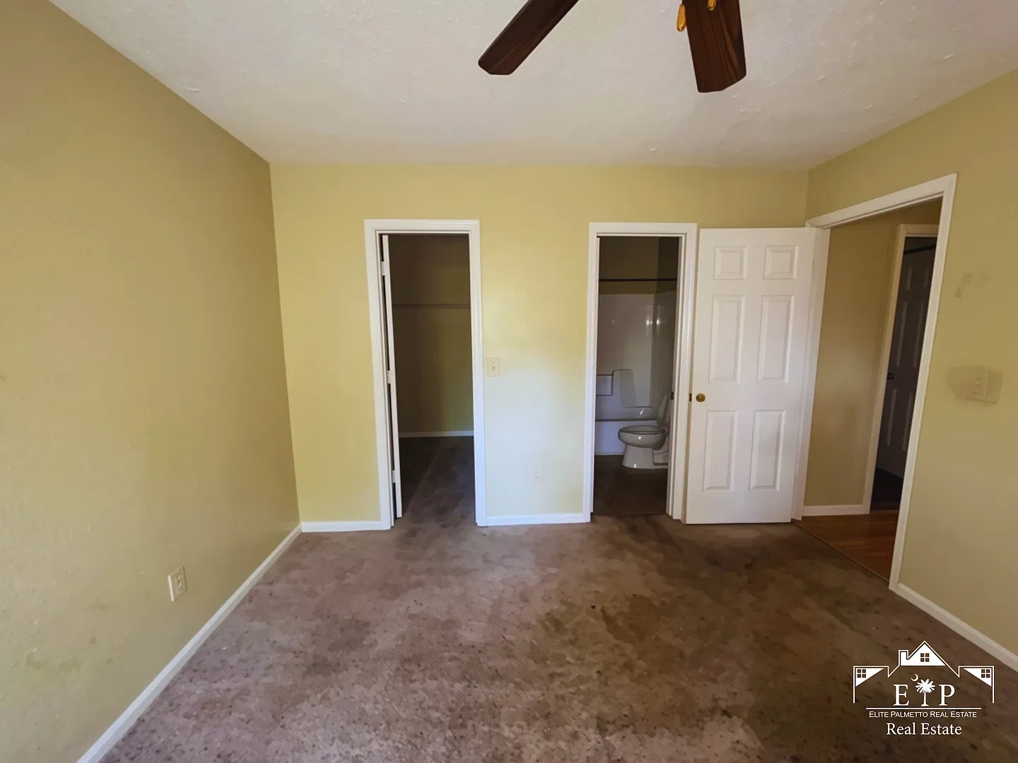 Charming 3BR/2BA Single-Family Home in North Charleston | 1,300 sq ft | Cozy Fireplace & Ceiling ... — Photo 2