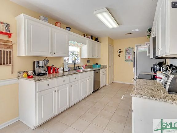 4th image of 40 Blue Lake St