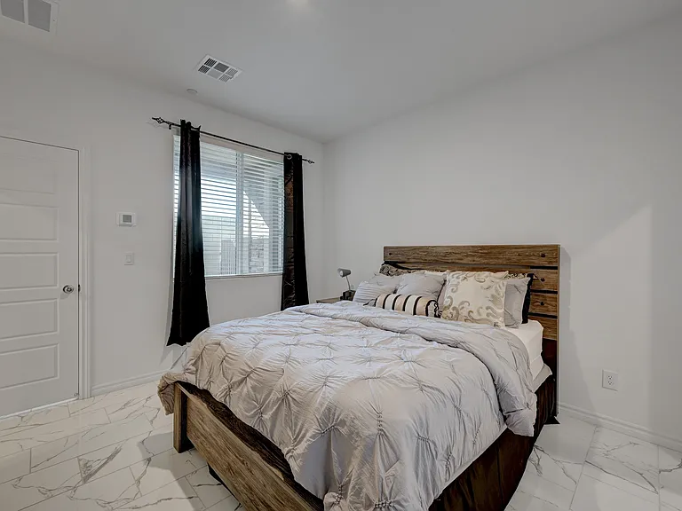 293 Mount Langley St #B — Photo 11